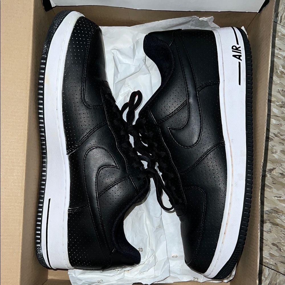 Nike Men's Black and White Sneakers
